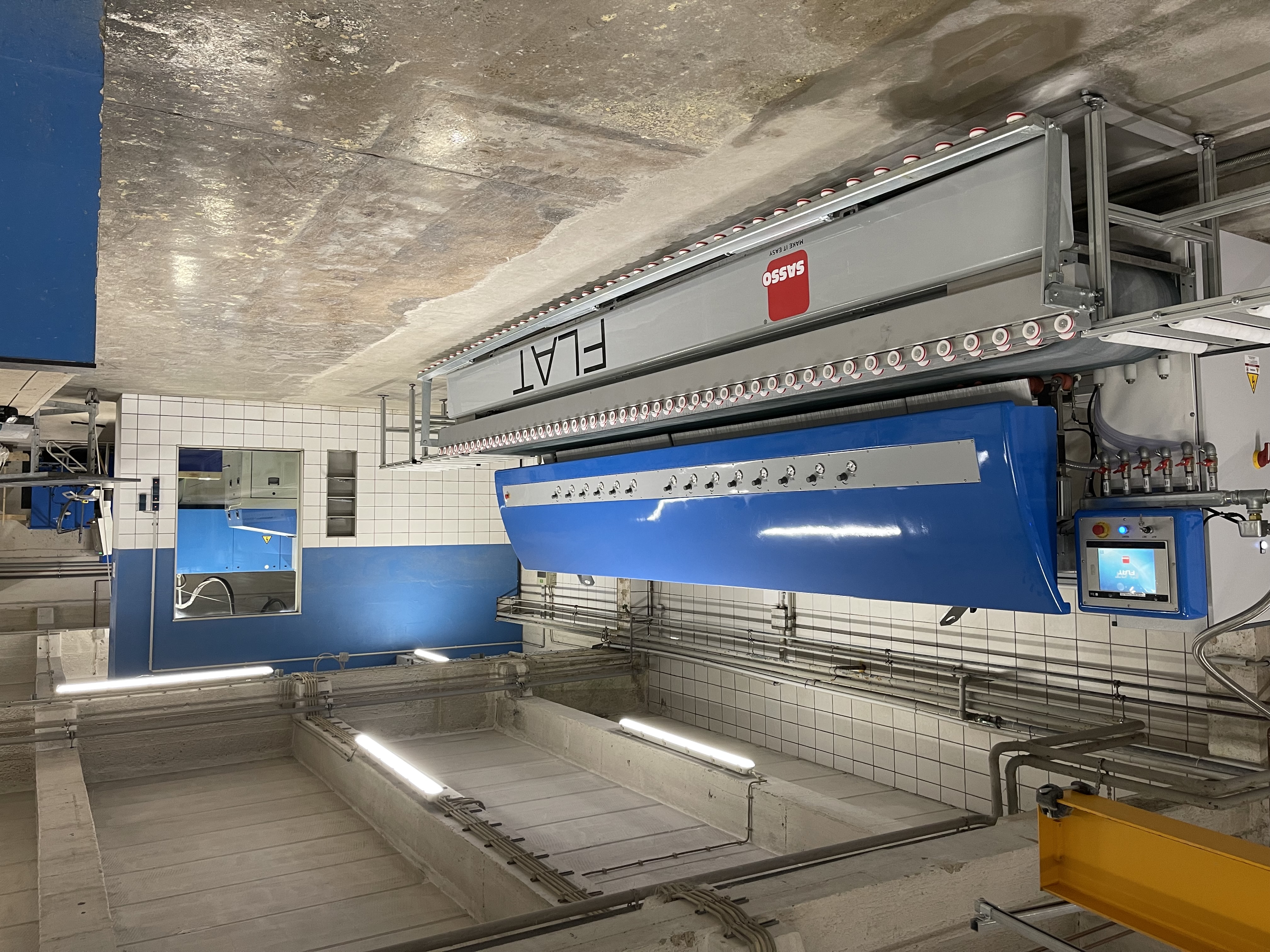 12-Support-Kantenautomat Sasso FLAT mit Rollentisch in unserer Werkstatt